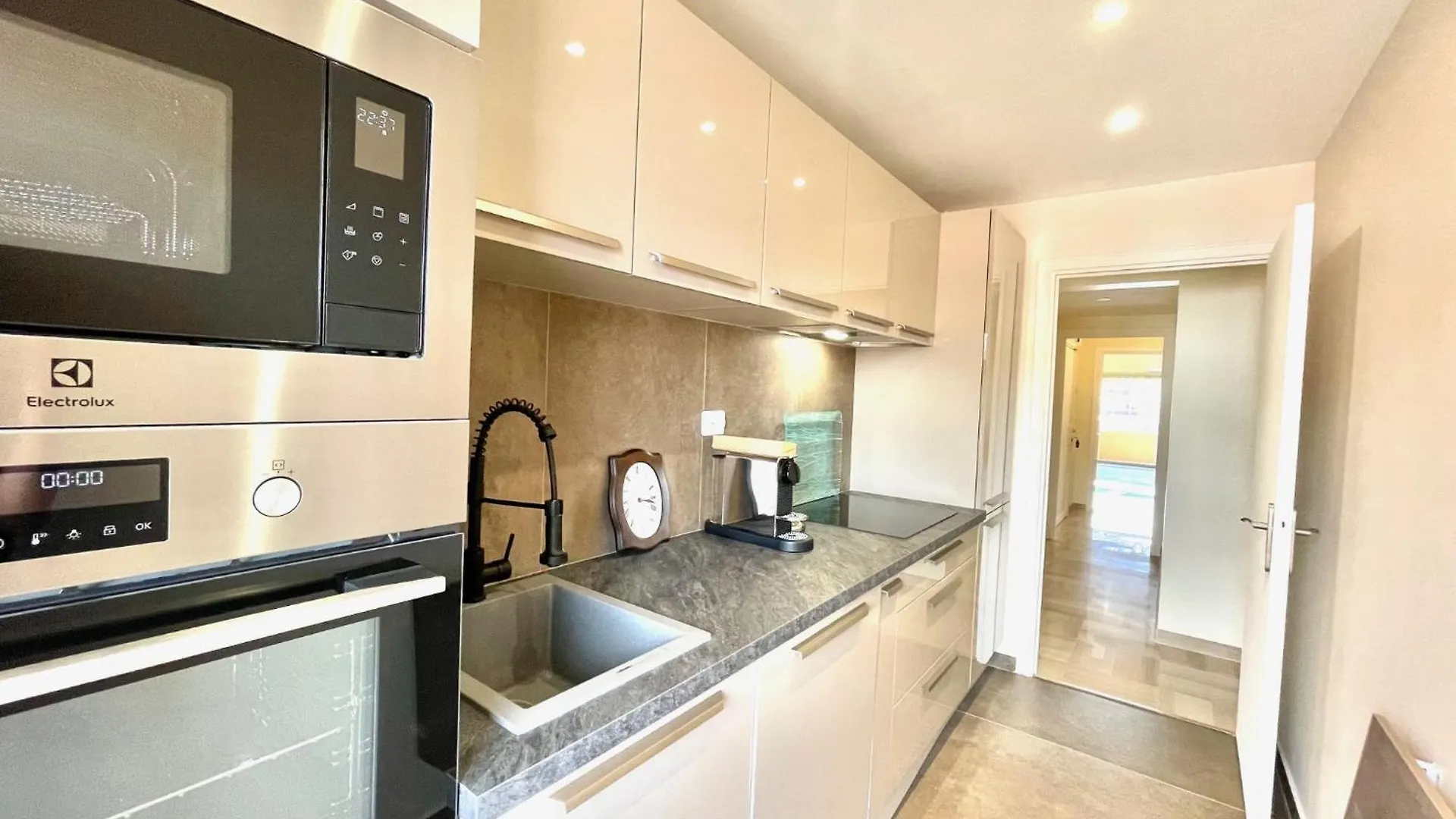 Astoria Luxury Apartment- 3 Bathrooms Cannes 0*,  Francia