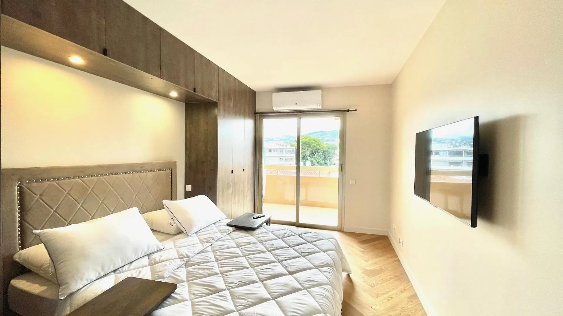 Astoria Luxury Apartment- 3 Bathrooms Cannes Apartment